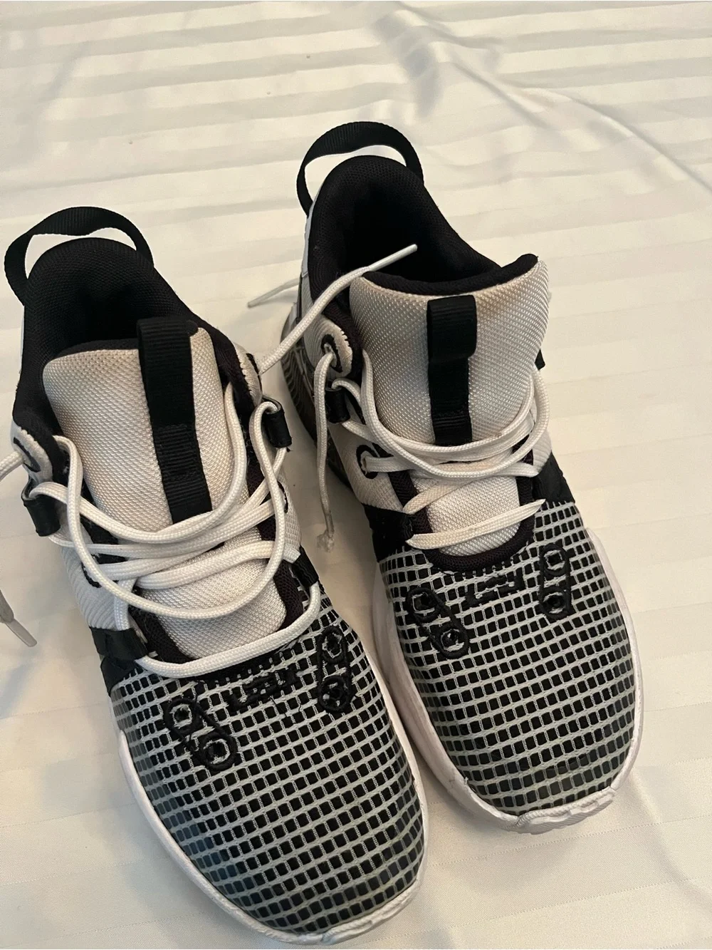 Nike LeBron Witness 7 basketball 4.5Y